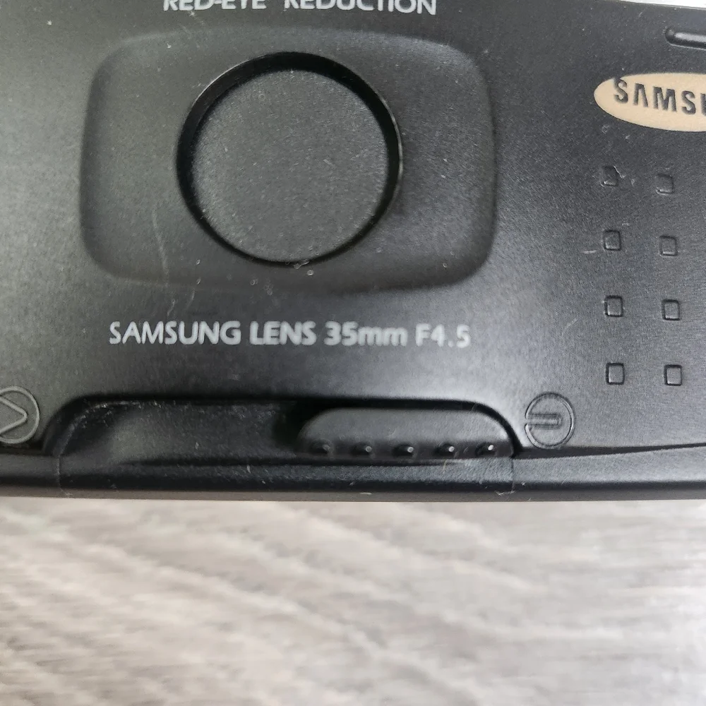 Vintage Samsung FF-222 Black Camera 35mm Point & Shoot Film Red Eye Reduction AA